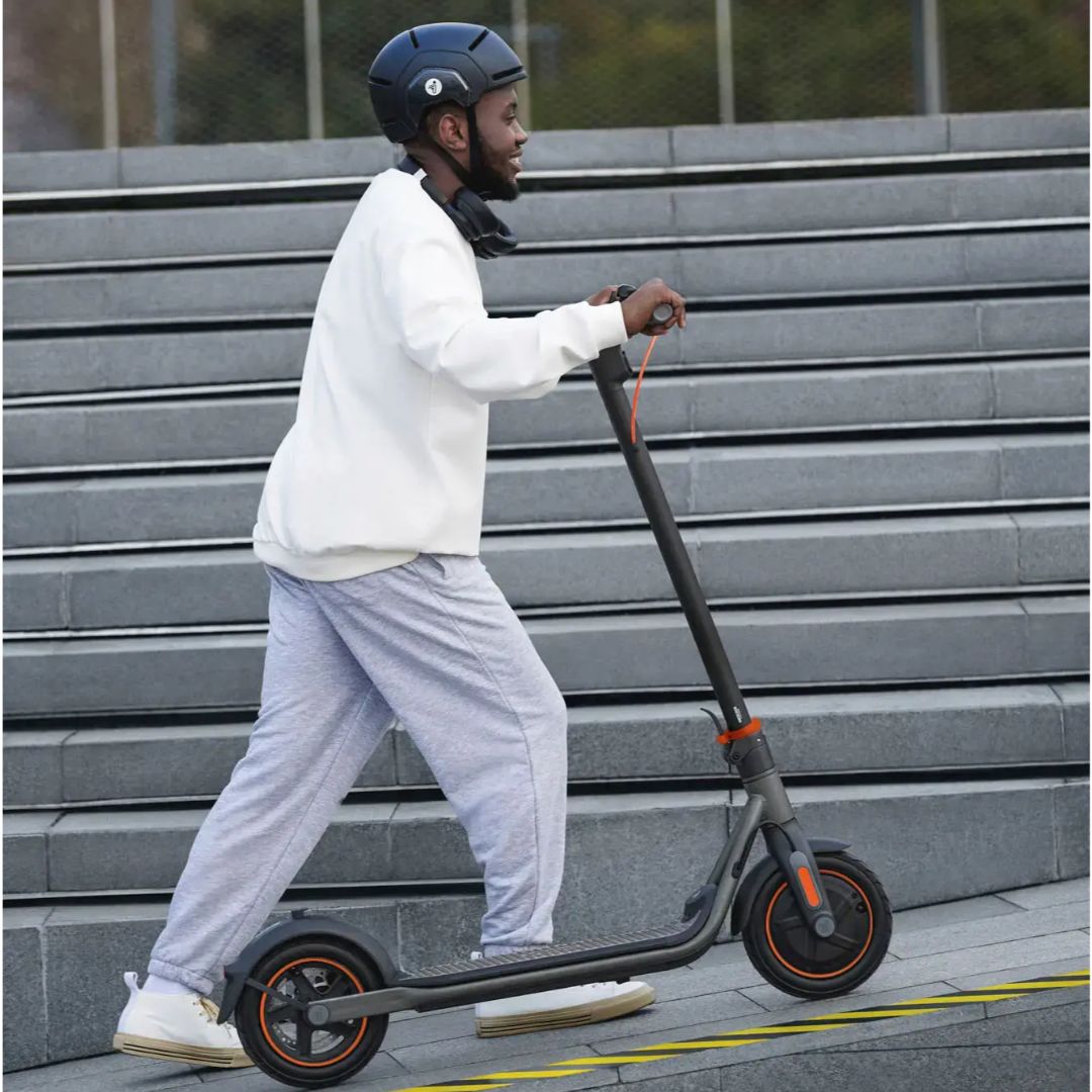 Segway - Ninebot F35 Electric Scooter with 24.9 Max Operating Range & 18.6 mph Max Speed - Black - AA.00.0012.92 - Good Condition