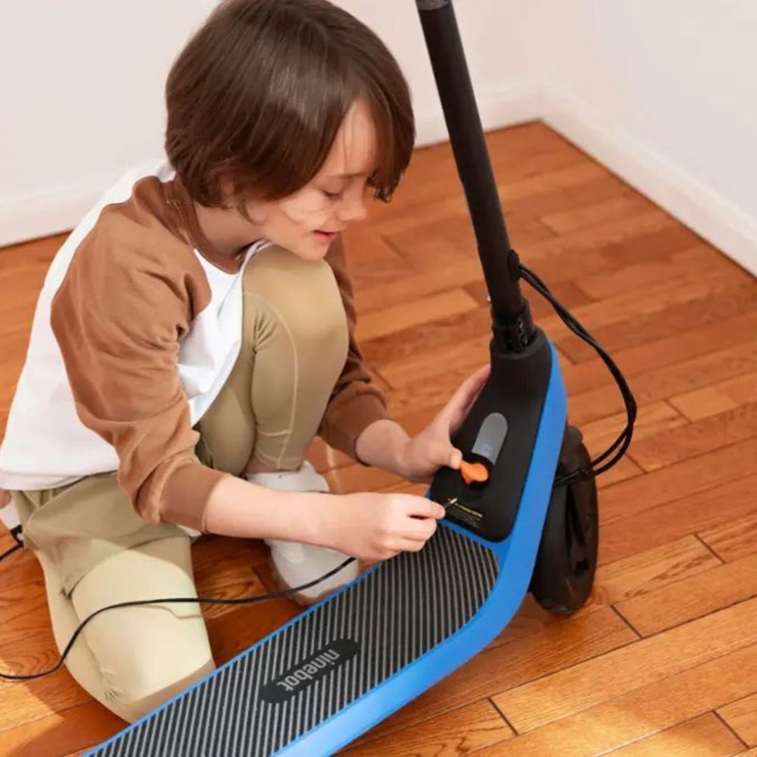 Segway - C2 Lite Kids Kick Scooter w/ up to 5.6mi Range & 9.9 mph Max Speed - Blue - 100501U
